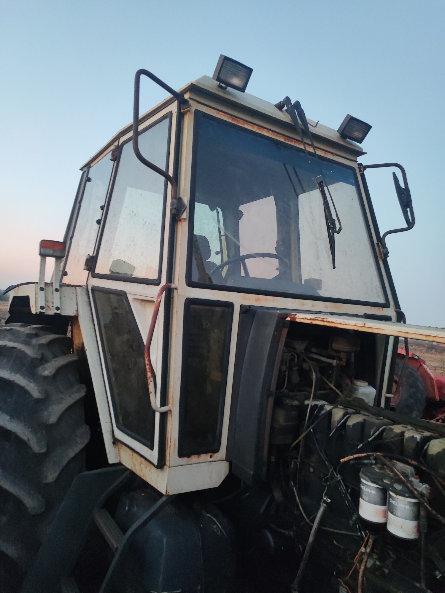 Cabină tractor lamborghini