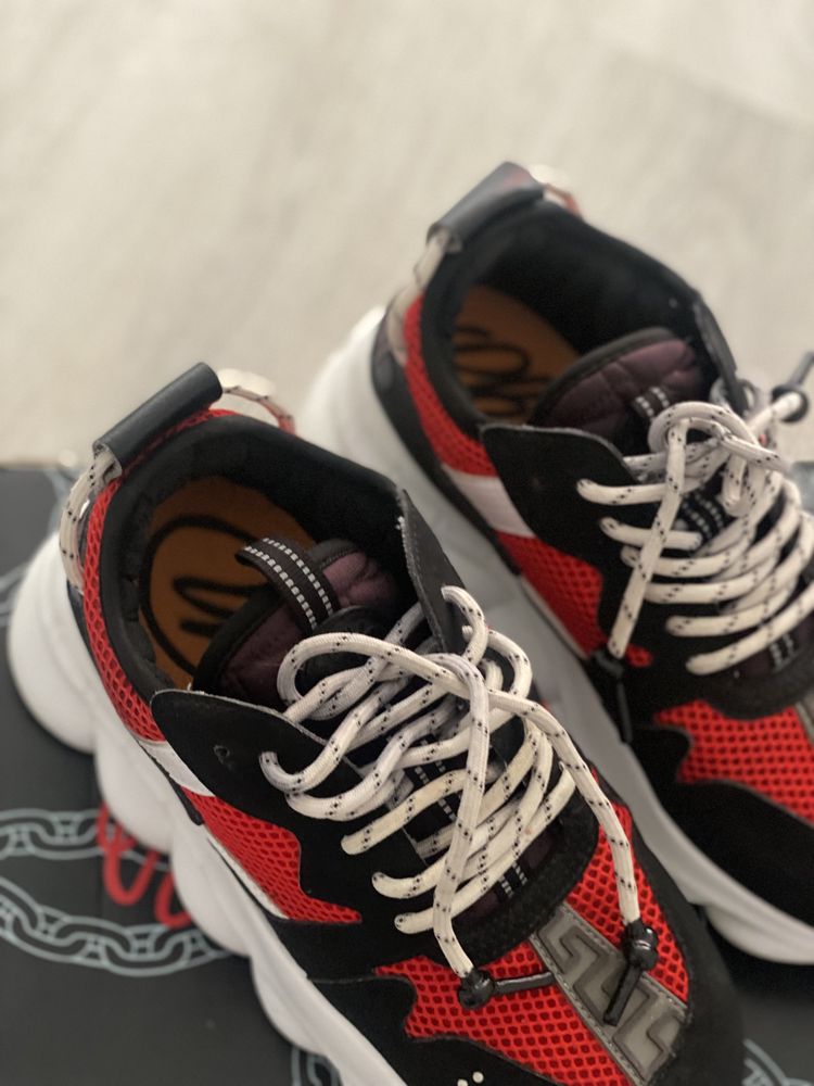 Versace Chain  Reaction 2 -size 37,5 purtați in condiții bune !