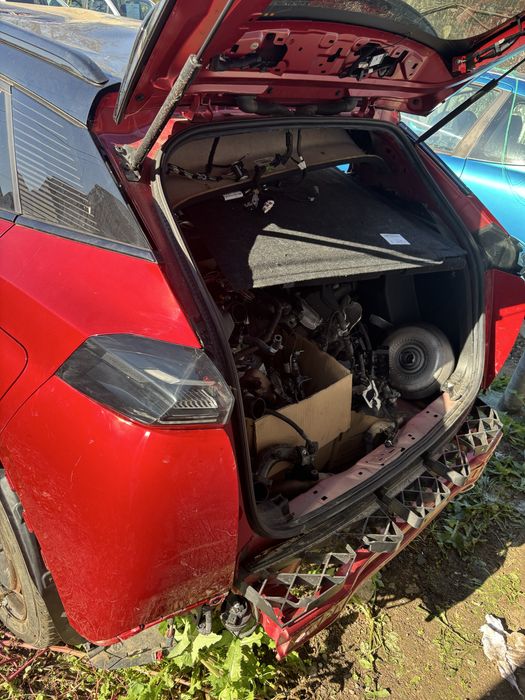 Заден капак ( Пета врата ) с камера Peugeot 2008 GT line 2023г