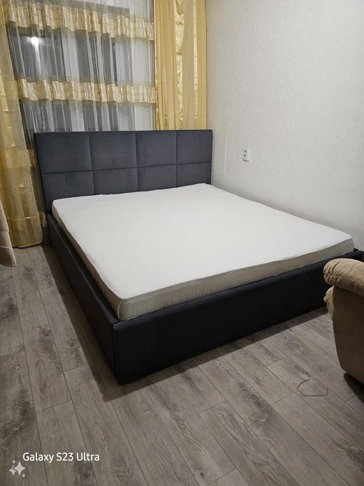 Продам двуспальную кровать