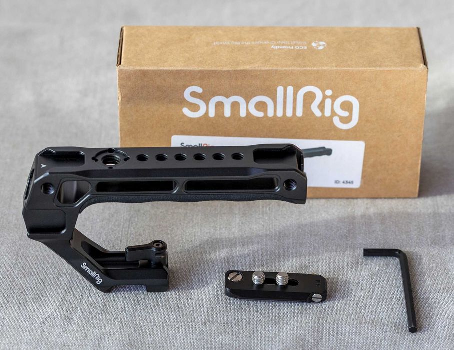 Продавам Sony A6700 + Sigma 18-50/2.8 +Smallrig аксесоари