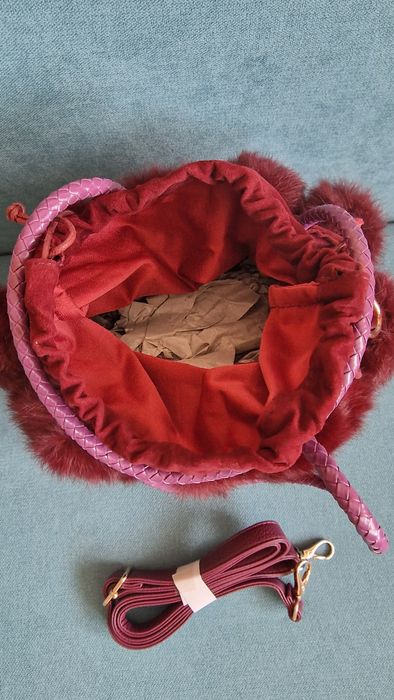 Пухена чанта с дълга дръжка