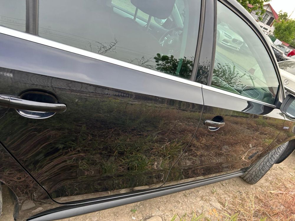 Ușă stânga spate Volkswagen Jetta 2014 (prezintă un mic defect )