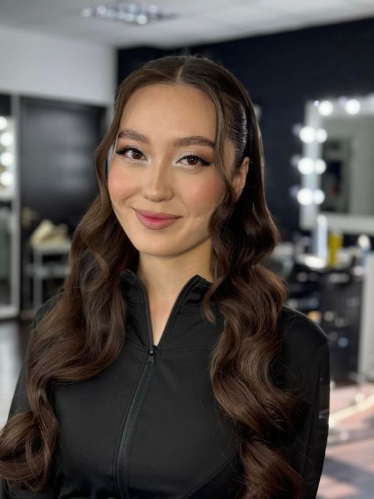 Прическа+макияж выезд есть