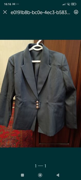 Продается шикарный женский костюм