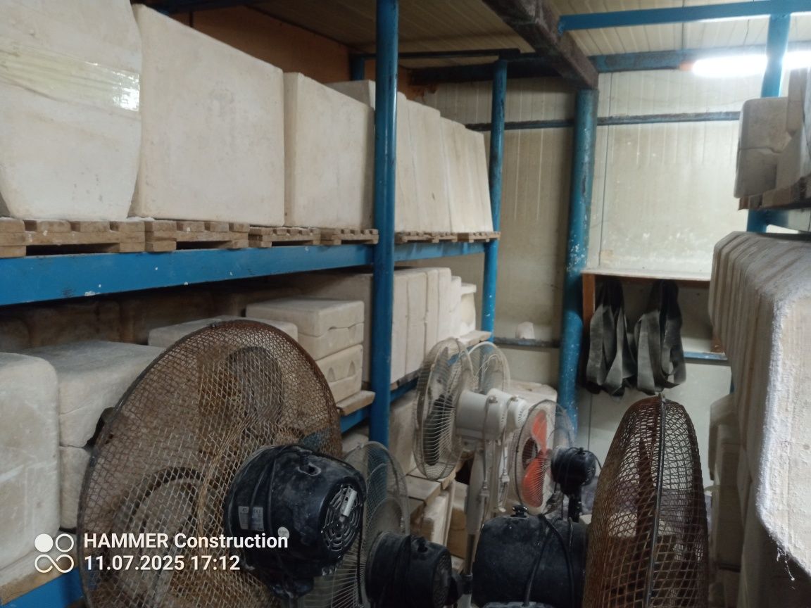 Продава се работещ бизнес . Производство за градинска керамика