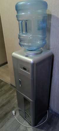 Диспенсер кулер для воды с холодильником