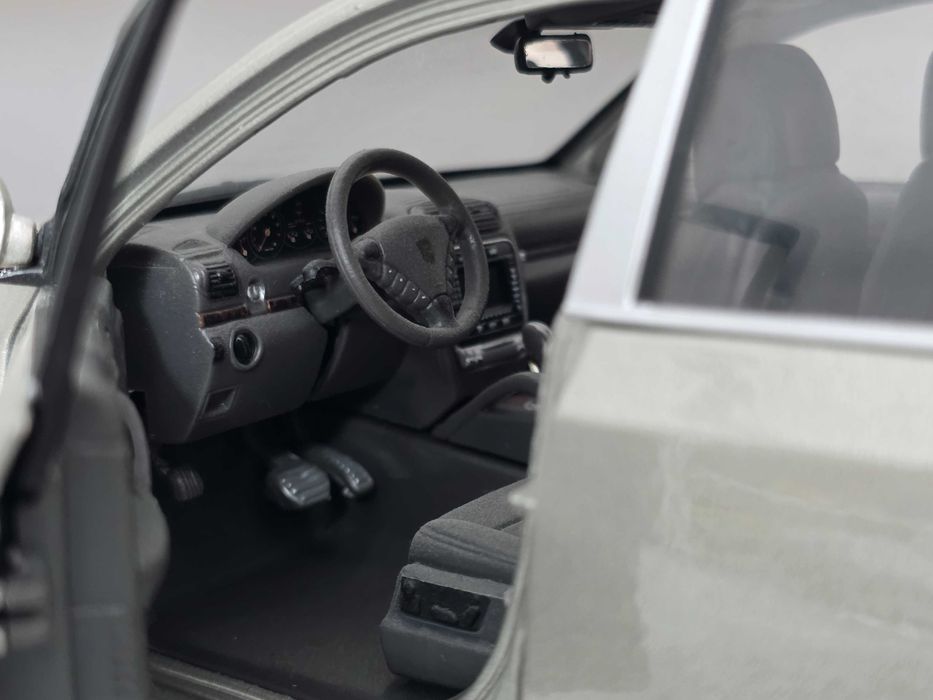 Macheta Auto 1/18 Maisto Porsche Cayenne Silver