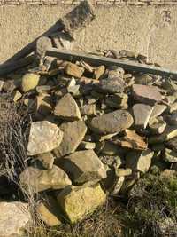 Vând piatră rustică pentru zidit sau pavat!