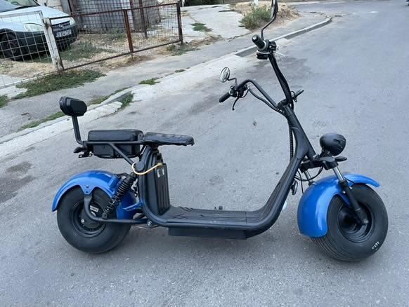 Vând scuter moped  mici probleme se schimbă cu 250 lei