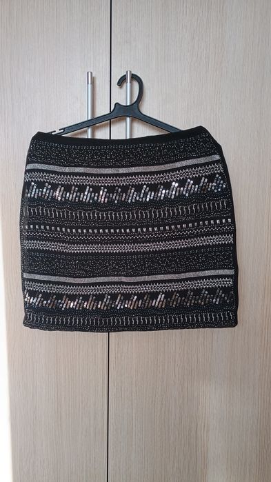 Черна пола с паети на  H&M