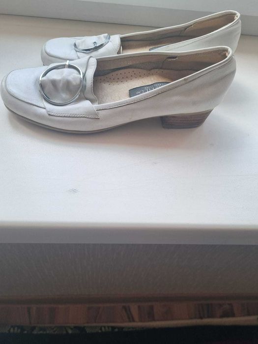 Туфли  легкие, удобные, в отличном состоянии. 37 размер