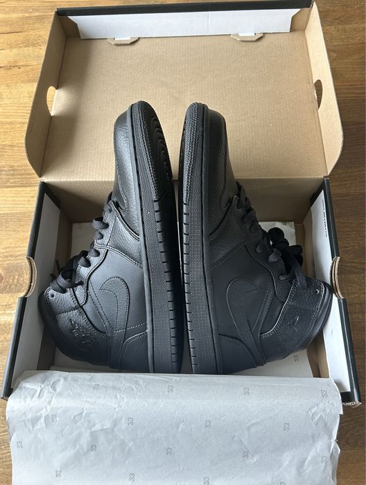 Nike Air Jordan 1 Mid 'Triple Black'