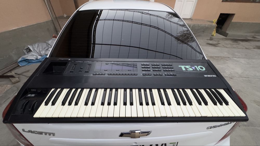 Juzi 1 va ensoniq Ts10 sotiladi holati zor