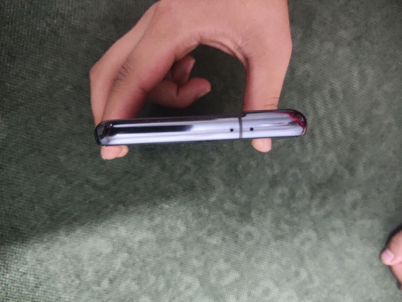 Samsung Galaxy S21 5G ozini naushniki va zaryatchigi  bilan