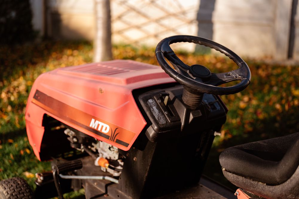 Tractoraș de tuns gazon MTD – stare foarte bună, gata de lucru!