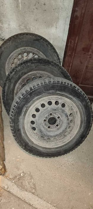 Продавам 4 БР ЗИМНИ ГУМИ Bridgestone