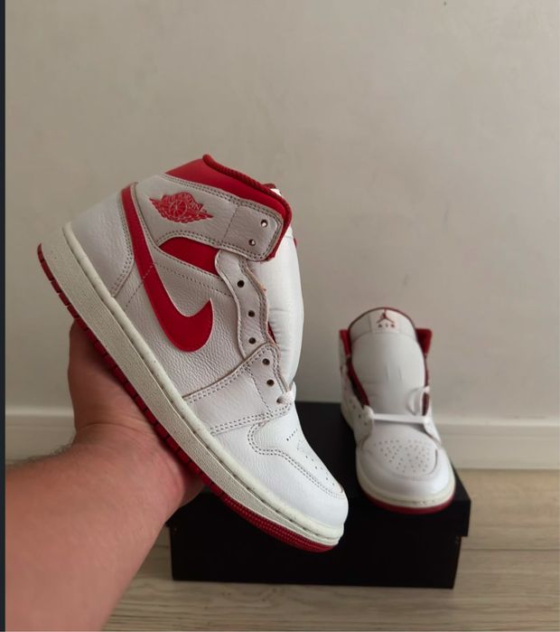 Jordan 1 MID Red