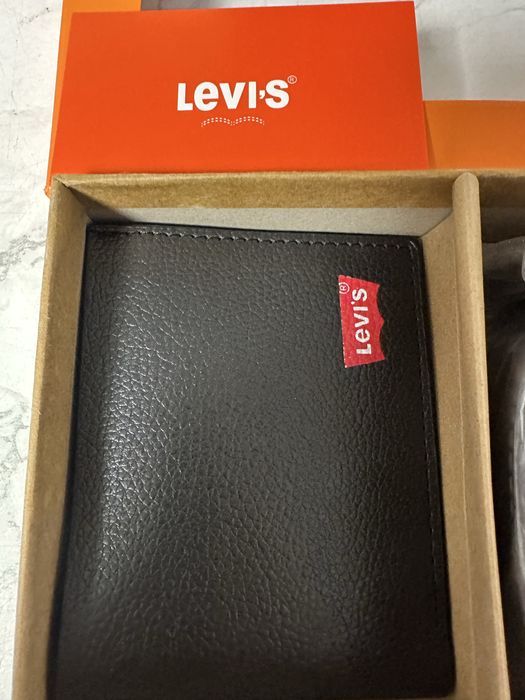 Set Levi’s 2 în 1 – curea și portofel