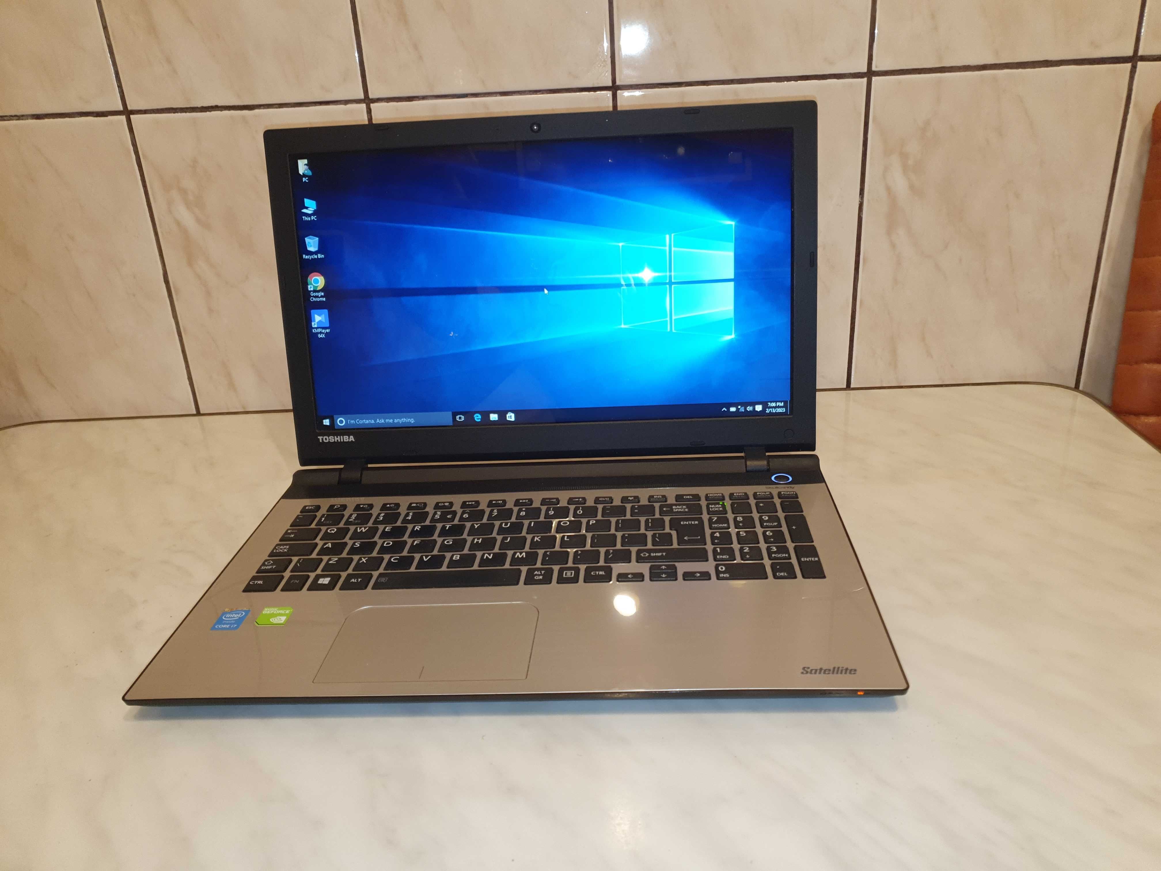 Laptop Toshiba Satelite L50 – C – 156