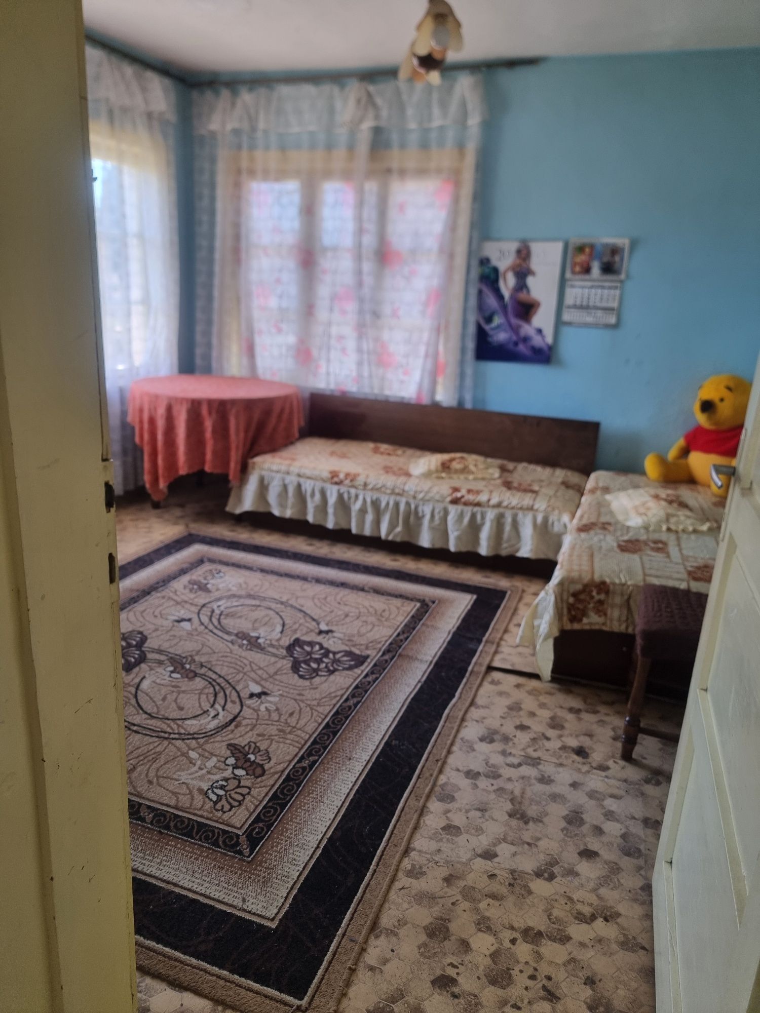 Къща на 2 етажа с допълнителни постройки