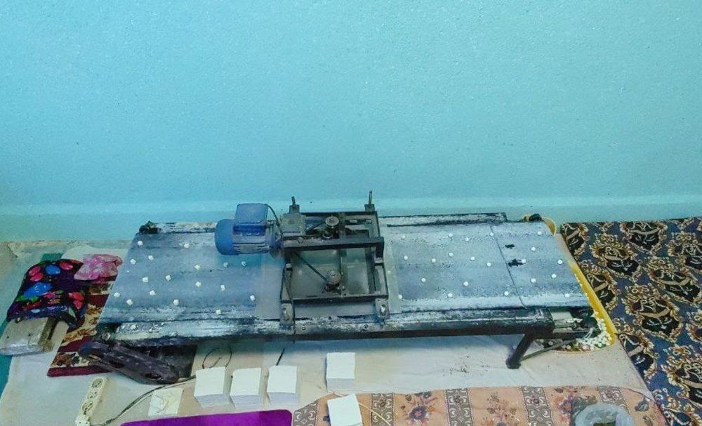 Qurt chiqaradigan aparat