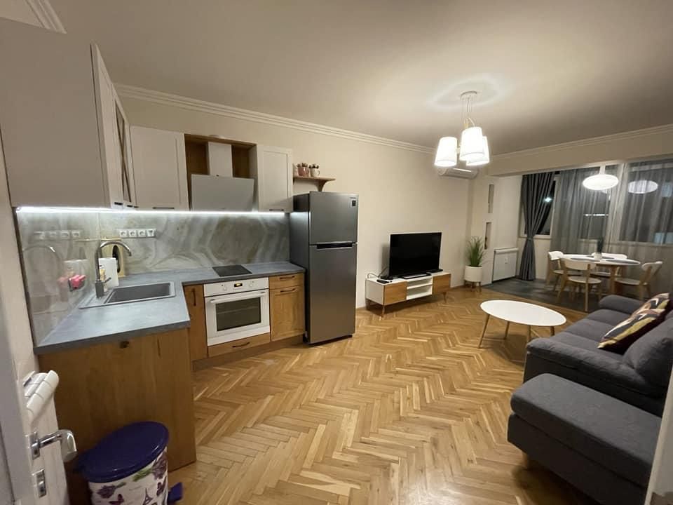 Дава се под наем Тристаен апартамент в Пловдив, Каменица 1 - 80 кв.м за 561 € - Снимка #1