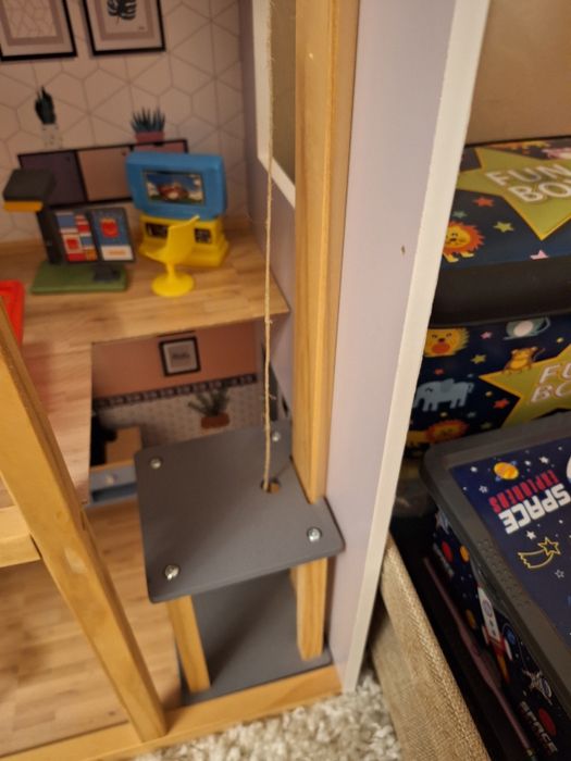 Дървена къща за кукли