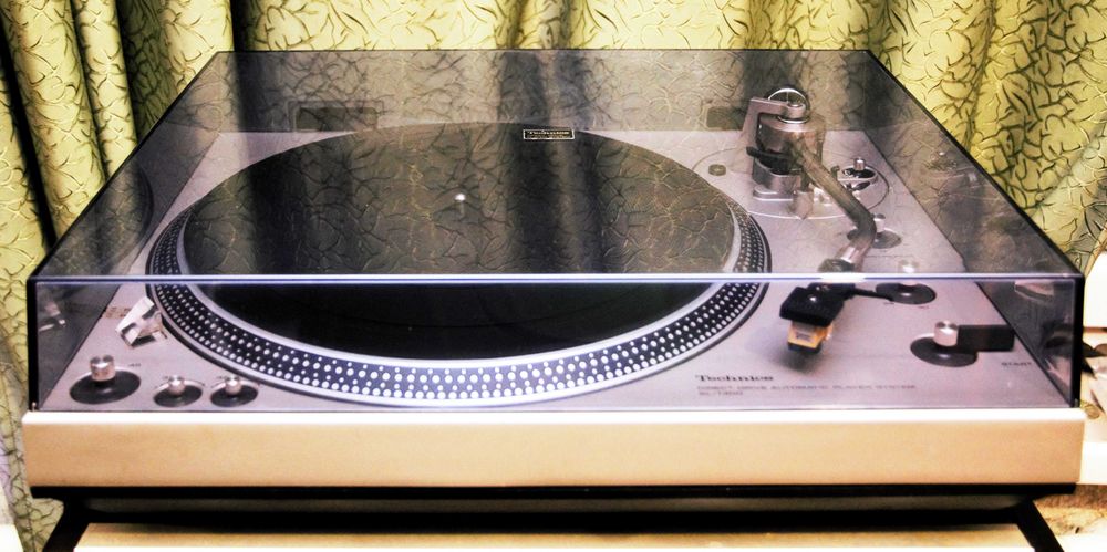 Проигрыватель виниловых дисков Technics SL-1300
