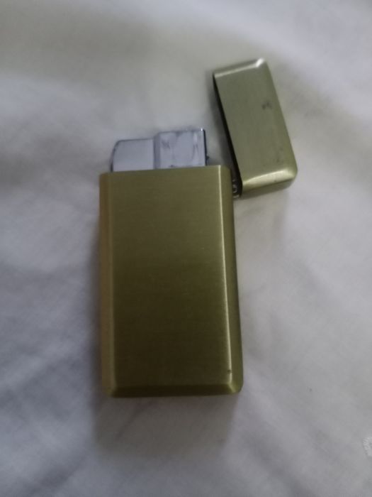 Зажигалка газовая