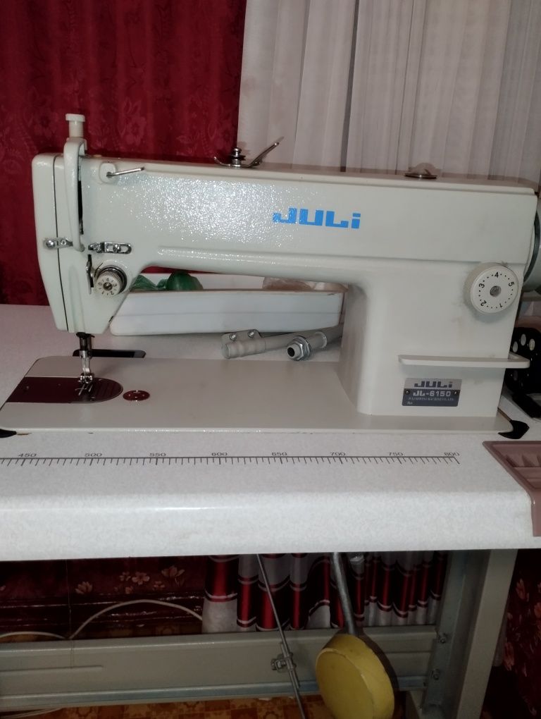 Продам промышленную швейную машину Китай.