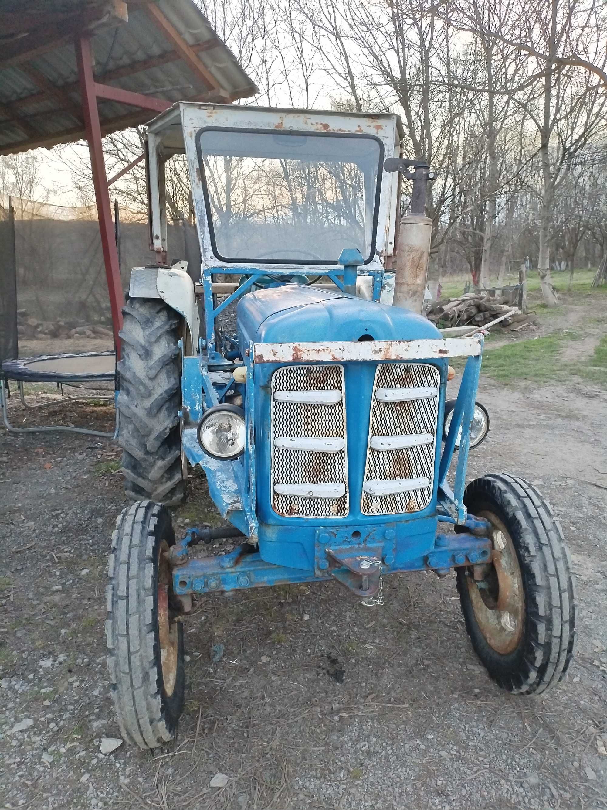 Vând Tractor Ford 50 cp, sau schimb cu tractor mai mic