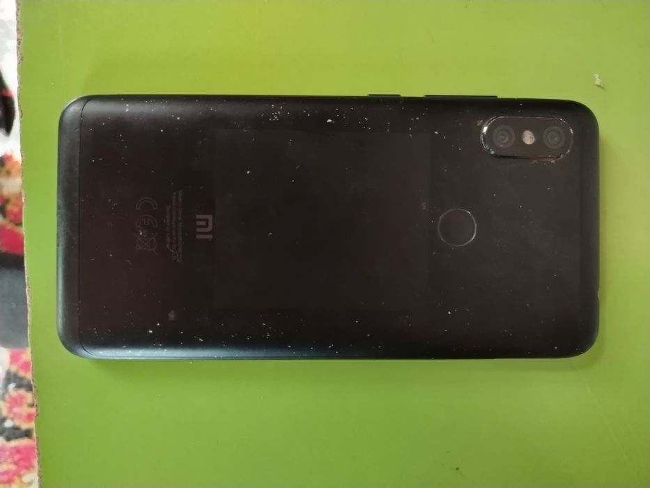 Телефонлар сотилади холати урта ишлатиб юрилган телефон