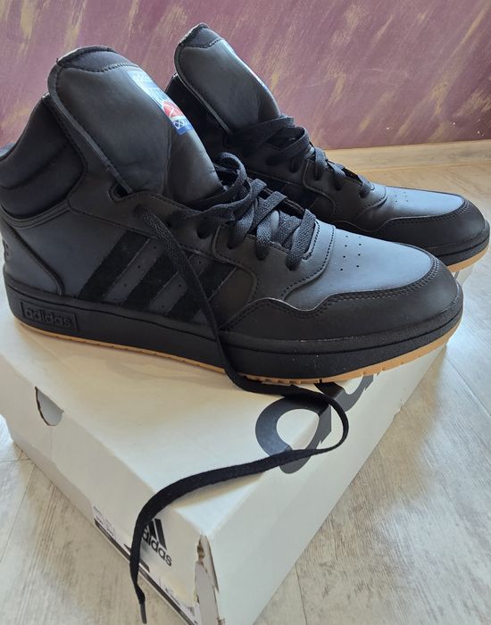 Чисто нови маратонки