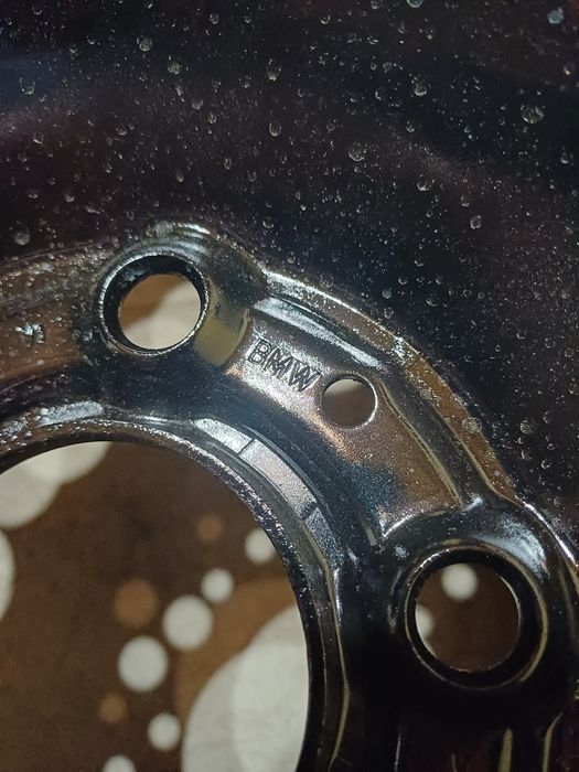 Vând 4 jante de tablă cu capace