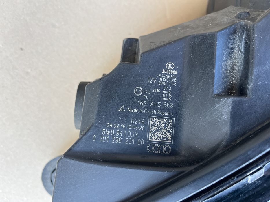 Far stanga Audi A4 B9 8W Full Led Adaptiv