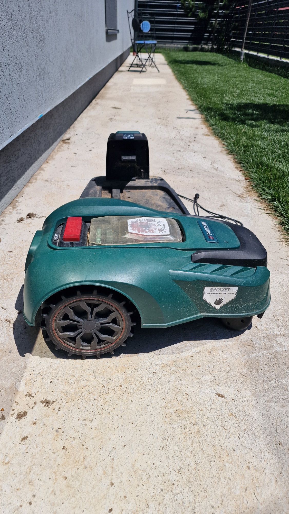 Robot tuns gazon Parkside