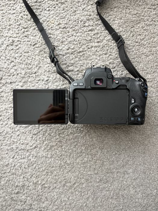 Canon EOS 200D + 3 obiective