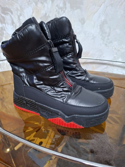 ДутышиДутыши,новые р-р36.цена 15000тг.