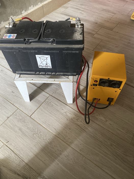 UPS 1000 W cu baterie kit complet.