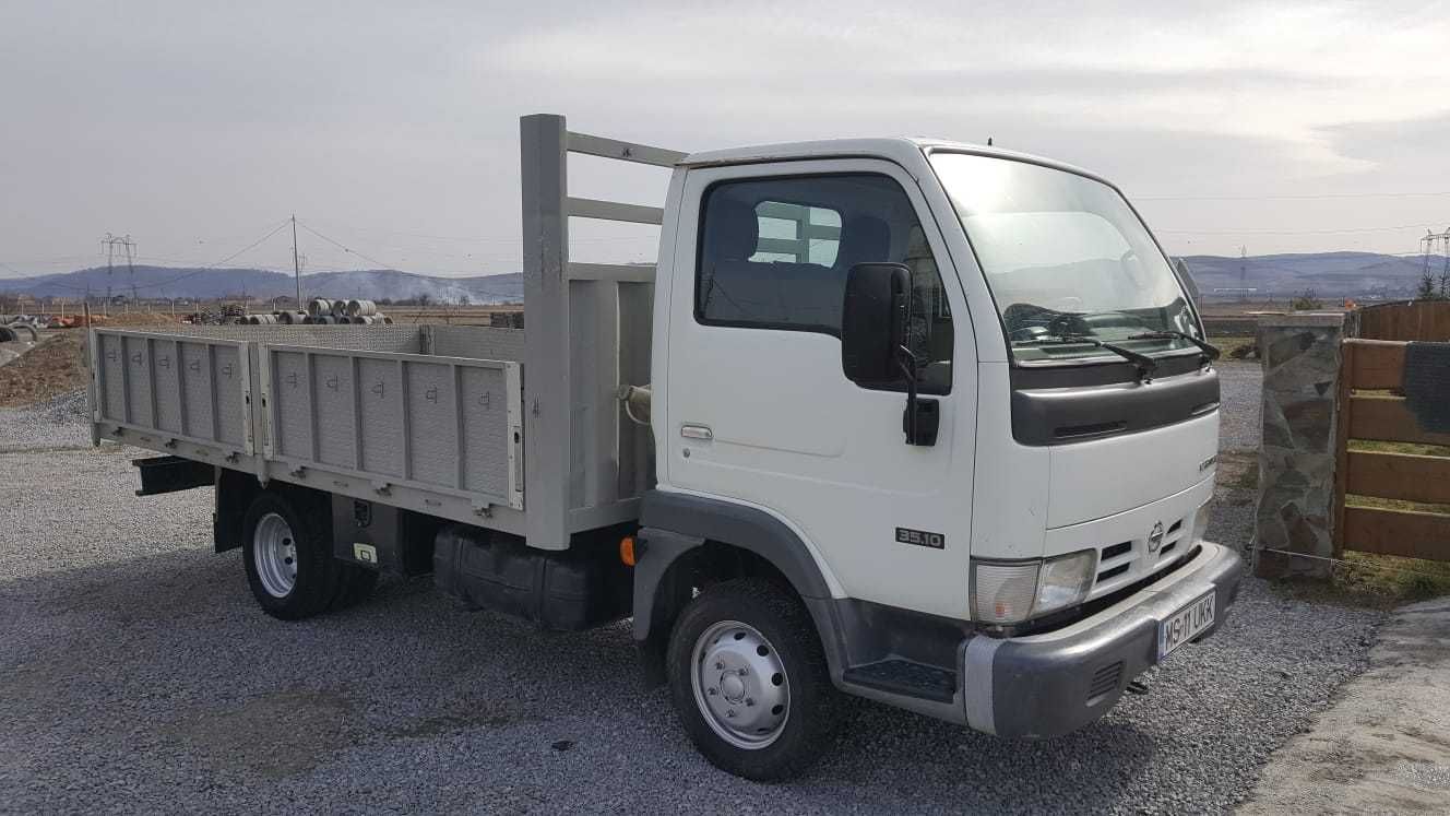 Nissan Cabstar.