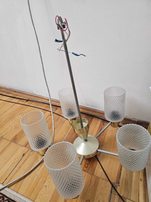 Продаётся люстра