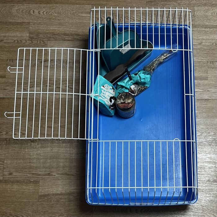 Клетка для морской свинки + инвентарь (б/у, в хорошем состоянии)