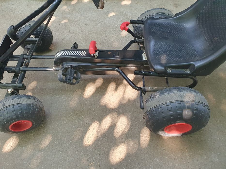 Kart  cu pedale pentru copii