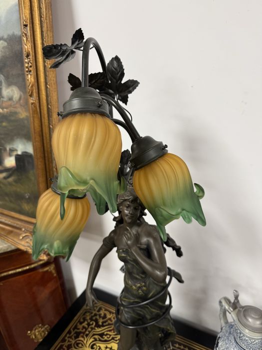 Lampa din polirasina cu 3 abajururi