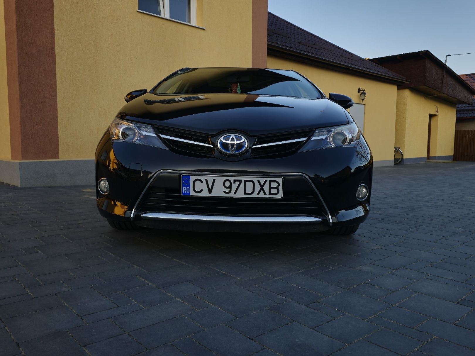 Toyota Auris Hybrid 2013