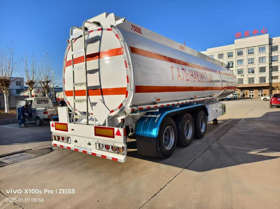 Tank yuk mashinasi, dizel, benzin tashish uchun maxsus yarim tirkama