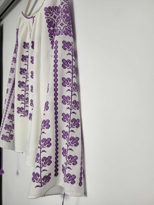 Ie tradiționala cusuta  100% manual