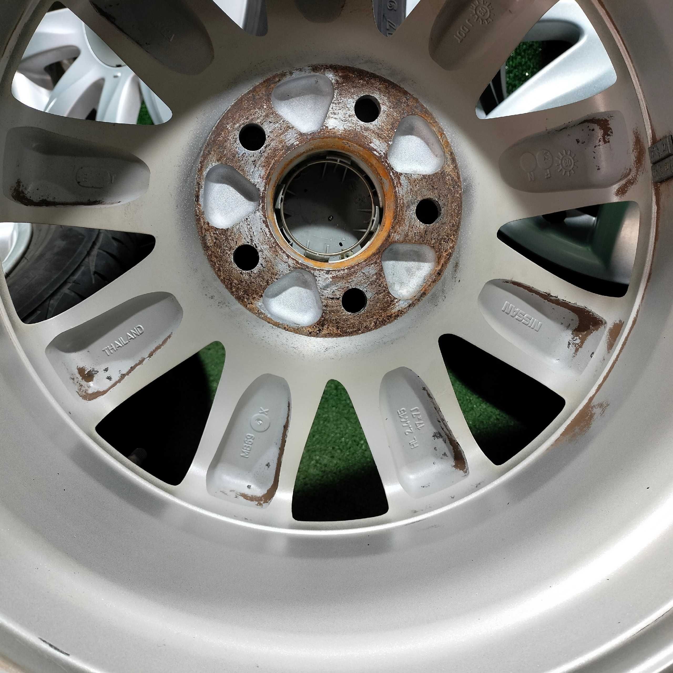 Продам Диск с шинами Bridgestone 215/55R17 от Nissan оригинал