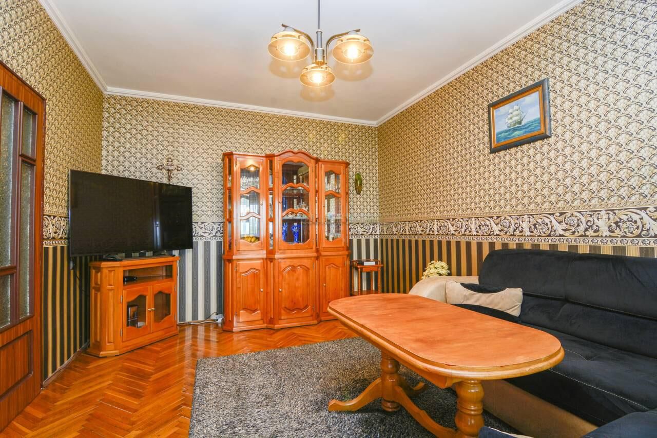 Дава се под наем Тристаен апартамент в Бургас, Лазур - 80 кв.м за 510 € - Снимка #1